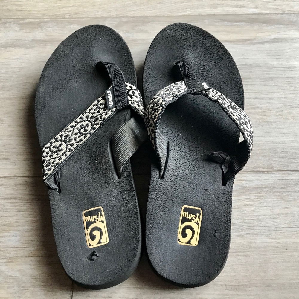 Sanuk flip flops